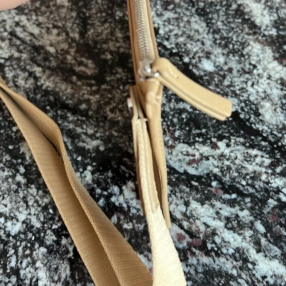 Everlane The Cactus Leather Sling Bag - Picture 4 of 8